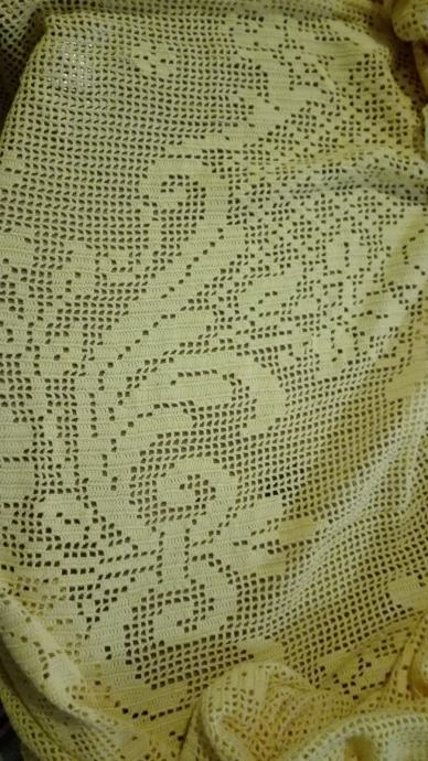 Ručno heklani prekrivač za krevet