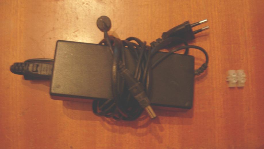 Punjač zamjenski za mini laptop ili manji akumulator 15V 4.2A 63W