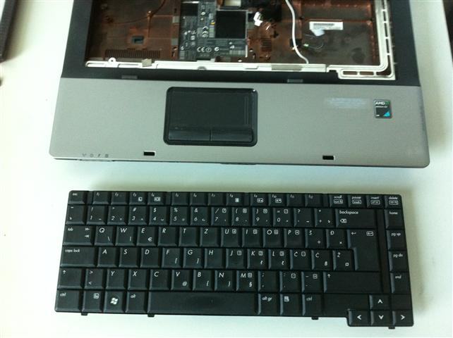 HP 6735b laptop (p/n: FU379ES) u dijelovima