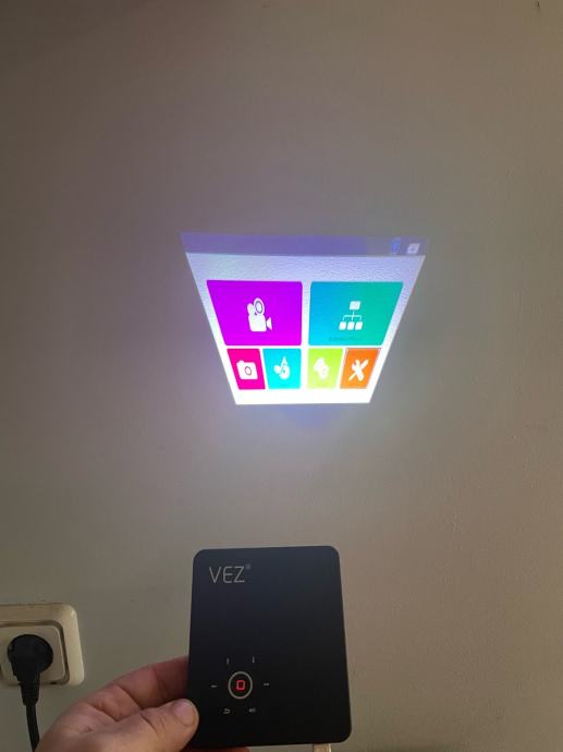Projektor VEZ V2 Plus