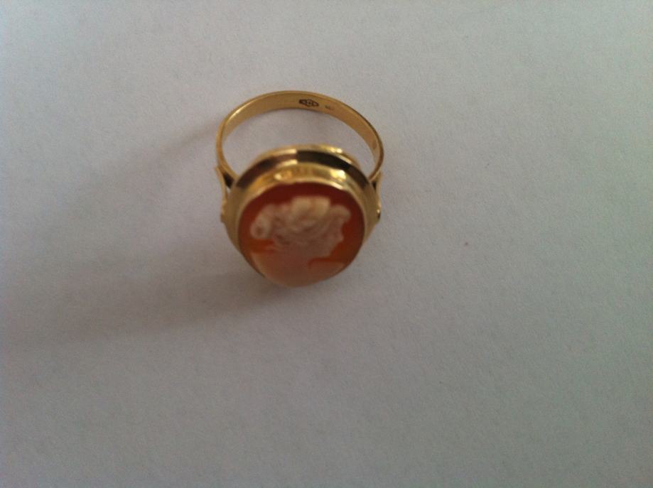 Novi zlatni prsten