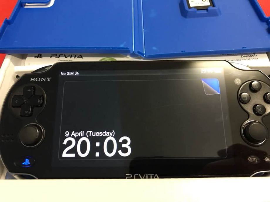 PS Vita (OLED) wifi + 3G model s NFS igrom