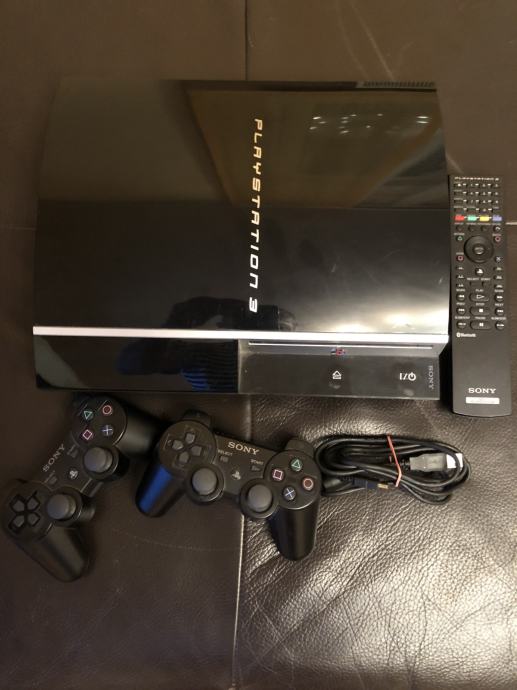 PlayStation 3 sa 2 kontrolera i igricama  prodajem