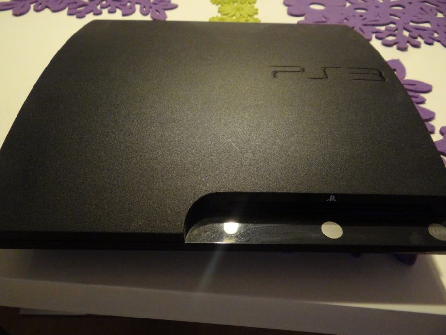 PlayStation 3 500GB + GTA 5 (5 igrica i Bluray filmova)