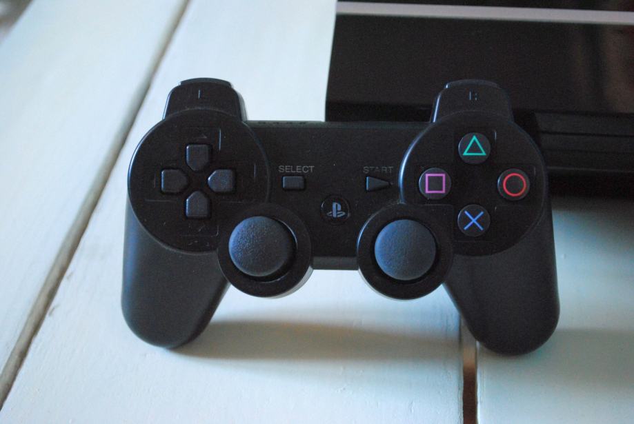 Sony PlayStation 3 Fat (40GB) + Igrice