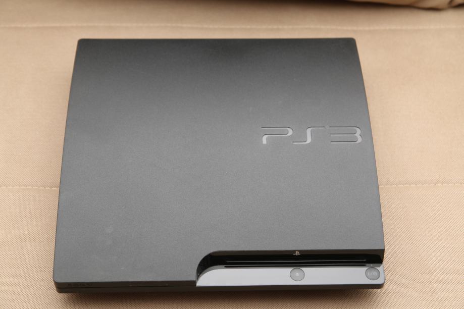 Sony PlayStation 3 Slim (160GB) + Igrice