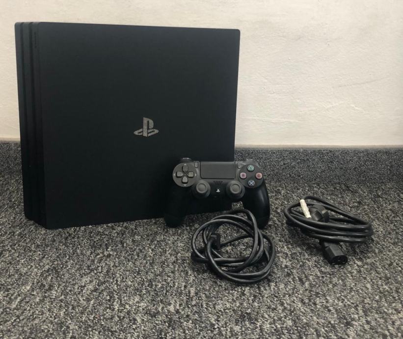 PLAYSTATION 4 Pro 1TB (PS4) + 2 IGRE. R1/ RATE!