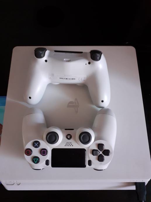 Prodajem Playstation 4 slim bijeli sa dva kontrolera i Fifom 2019