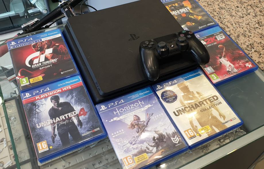PS4 500GB SLIM BLACK , POVOLJNO ***DO 12 RATA***, R1, KAO NOV!