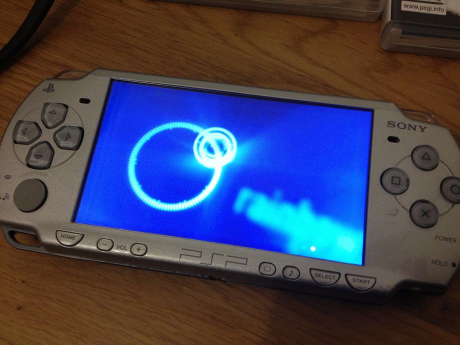 Prodajem Playstation Portable PSP 2004