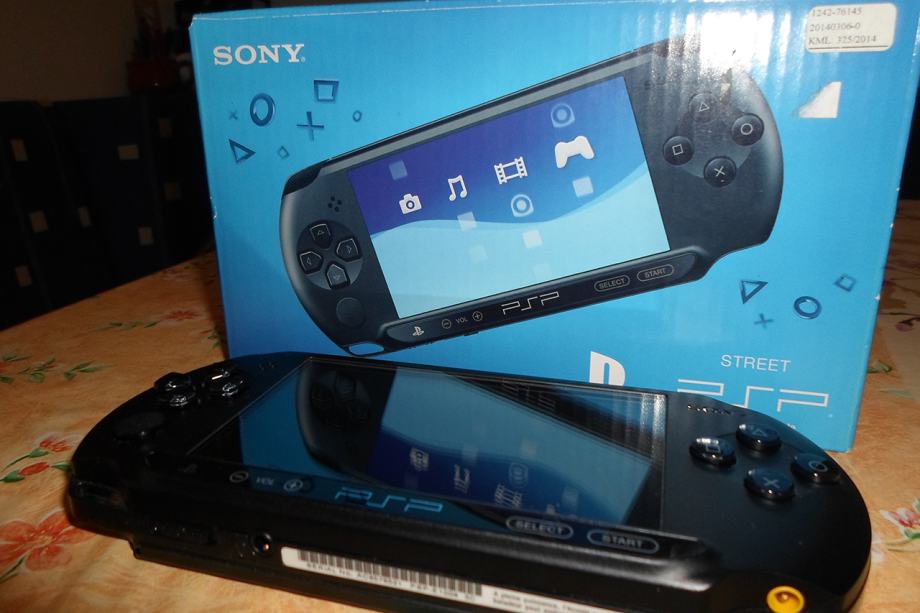 PSP E1000 Street (PlayStation Portable)