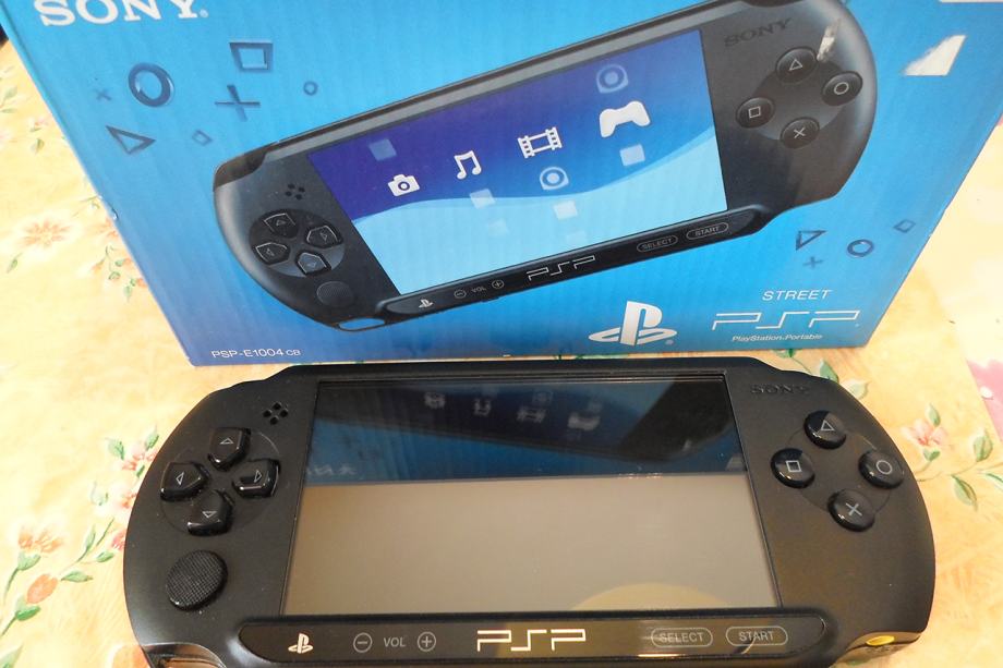 PSP E1000 Street (PlayStation Portable)