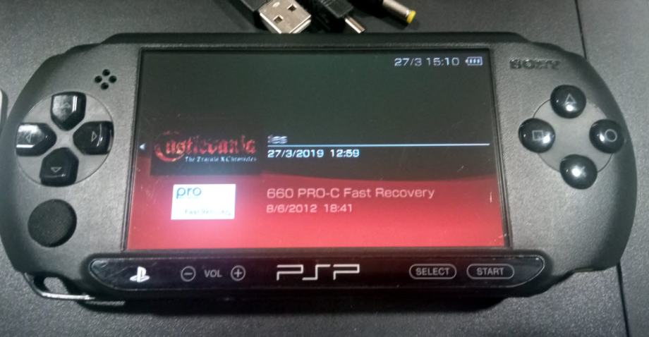 Sony Playstation Portable PSP E1004 + memorija + igre + GPS