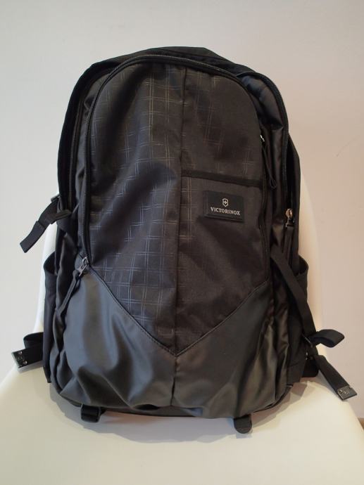 Victorinox ruksak za laptop do 17 incha, 10 god.garancije