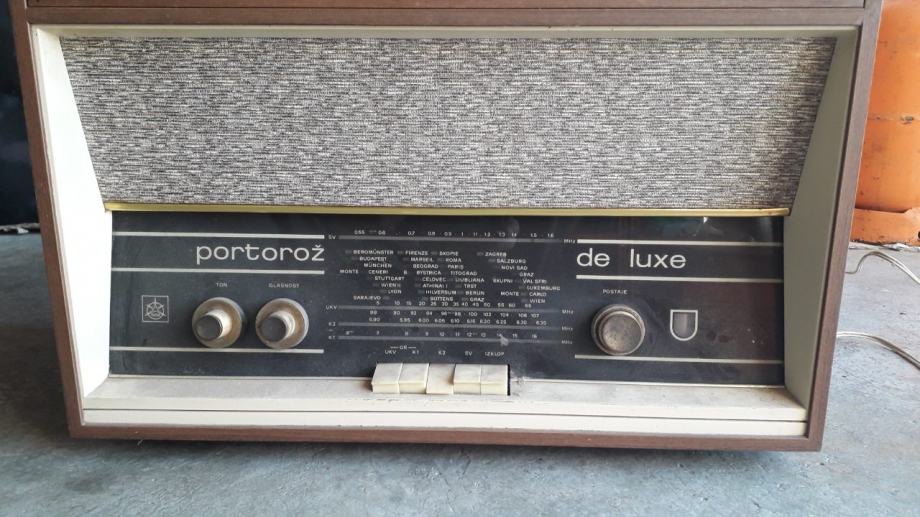Prodajem stari radio