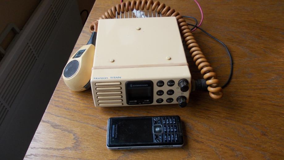 VHF FM MARINE RADIO Standard Horizon Titan GX2310s.