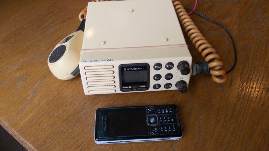 VHF FM MARINE RADIO Standard Horizon Titan GX2310s.