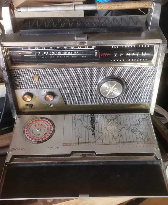 Zenith Transoceanic Royal 1000D Multiband All Transistor Radio