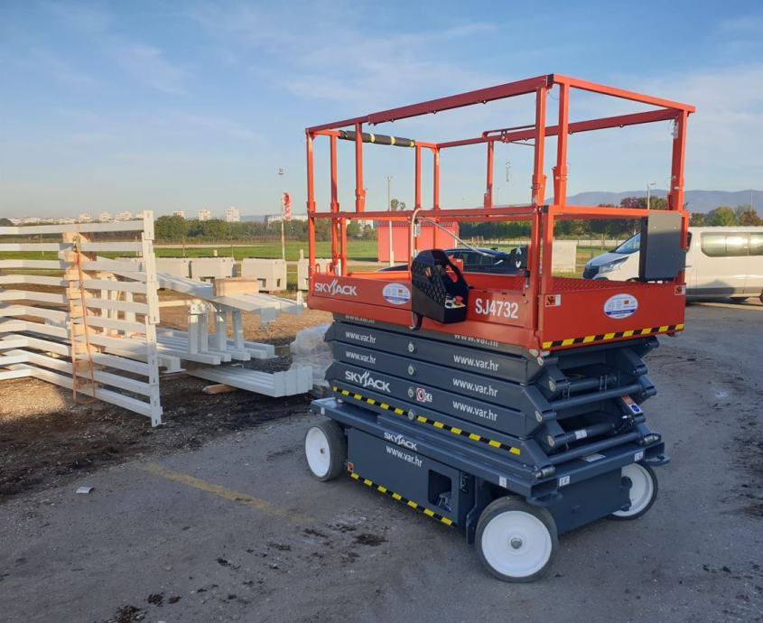 ELEKTRIČNA ŠKARASTA PLATFORMA SKYJACK SJ4732, RADNA VISINA, 12m (NOVO)