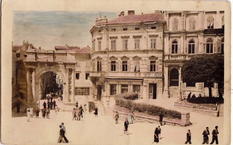 Pula Razglednice POLA PULA ISTRA HRVATSKA RIMSKI SLAVOLUK STARA RAZGLEDNICA