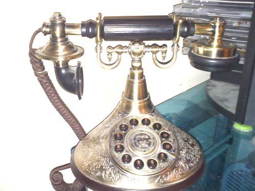 retro starinski telefon
