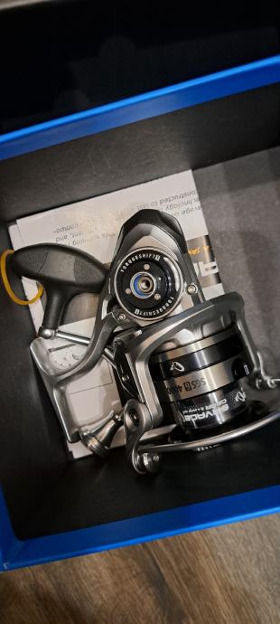 Savage Gear Raubfischrolle SG4AG 3000H FD - Angelrolle Für Zander, Hecht & Barsch 12,5kg Bremskraft