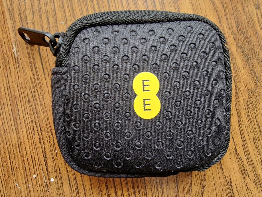 EE 4GEE Wifi Mini MBB EE40VB Portable WiFi hotspot modem.