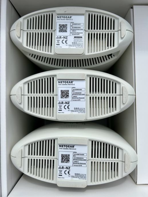 Netgear Orbi RBK53 (wifi router + 2 satelita)