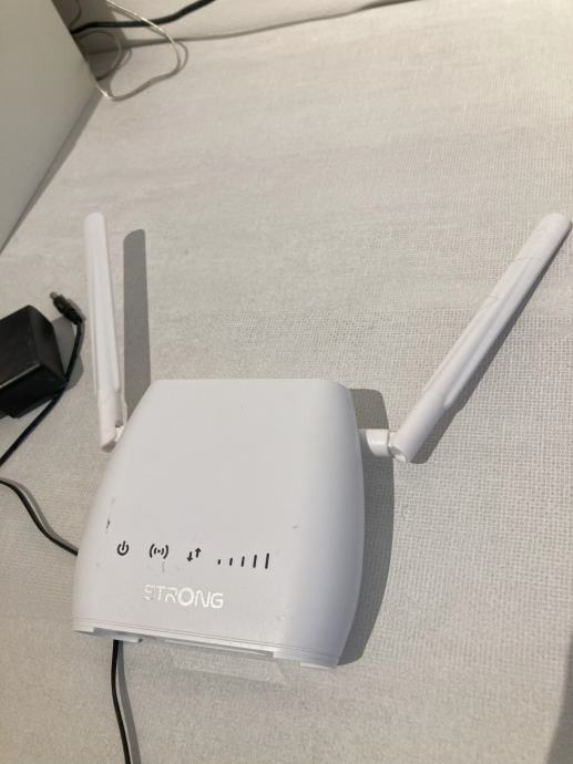 Strong 4G LTE Router 4GROUTER300M