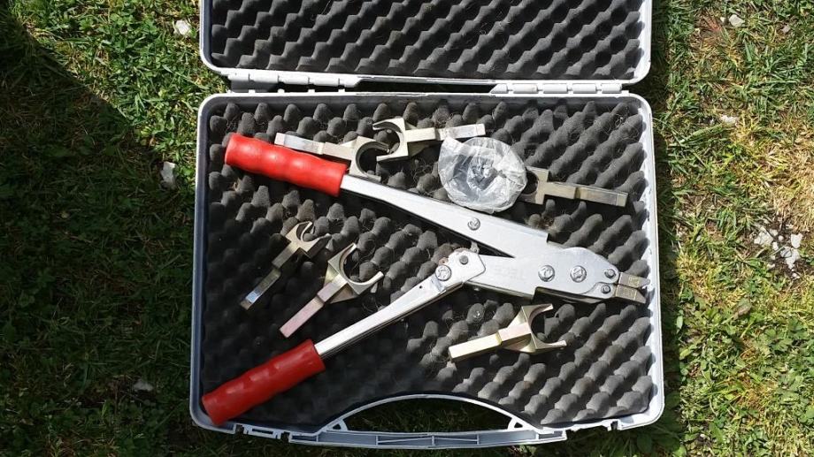 Razni alat za plastične i bakrene cijevi