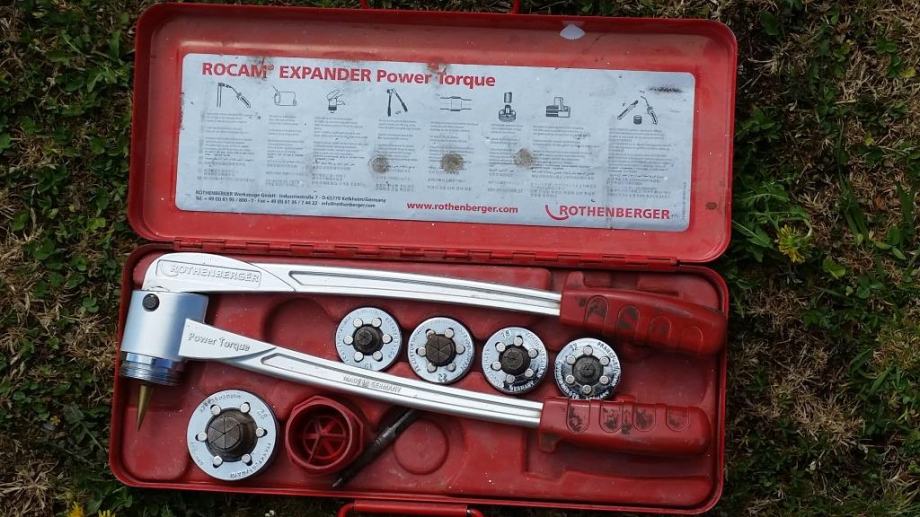 Razni alat za plastične i bakrene cijevi