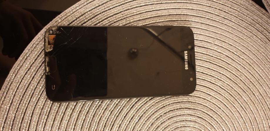 Prodajem Samsung J7 sa razbijenim ekranom