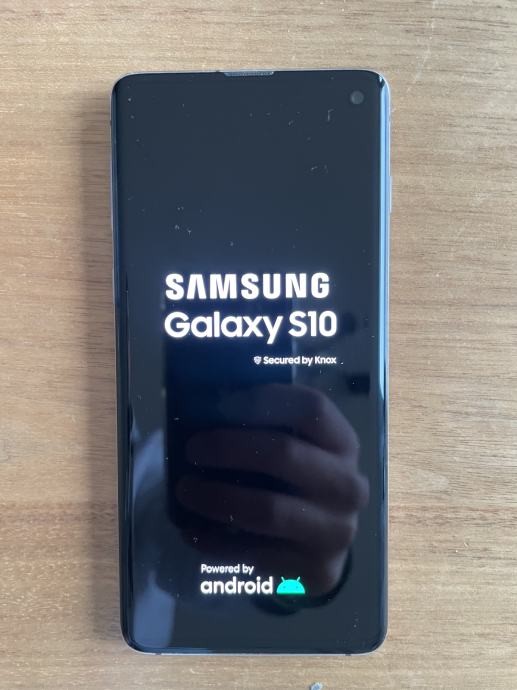 Prodajem Samsung galaxy s10 + samsung bezicne slusalice GRATIS!
