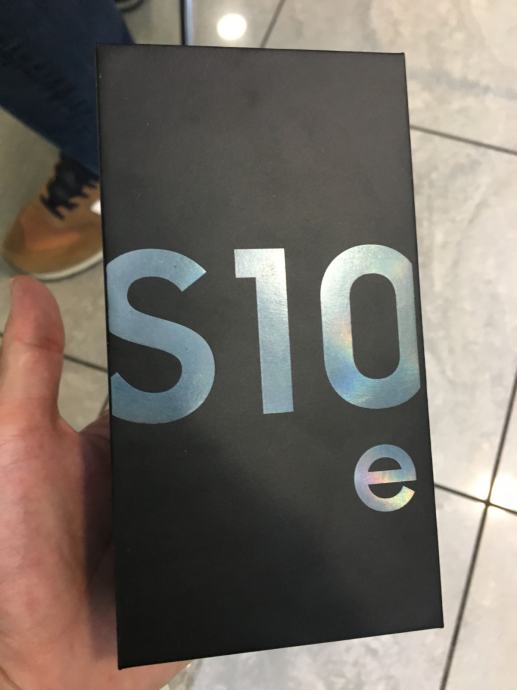 Samsung S10E, nekorišten, garancija, dobiven na poklon