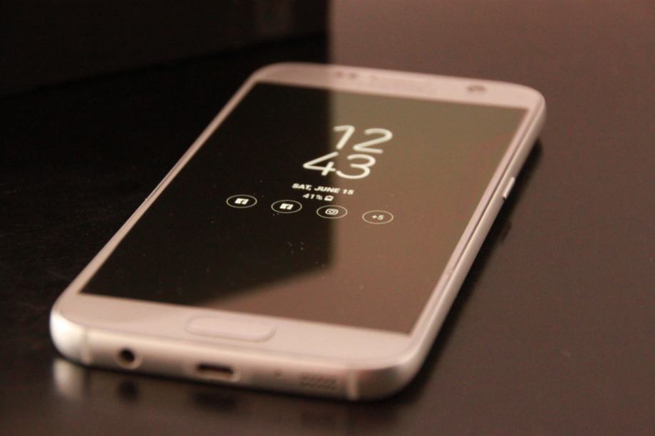 Samsung S7 32 GB +128 gb SD card  SILVER