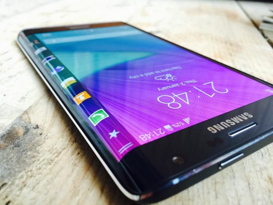 Samsung Galaxy Note Edge 32GB,LTE,5.6”AMOLED 1600x2560px,16 MP kamera