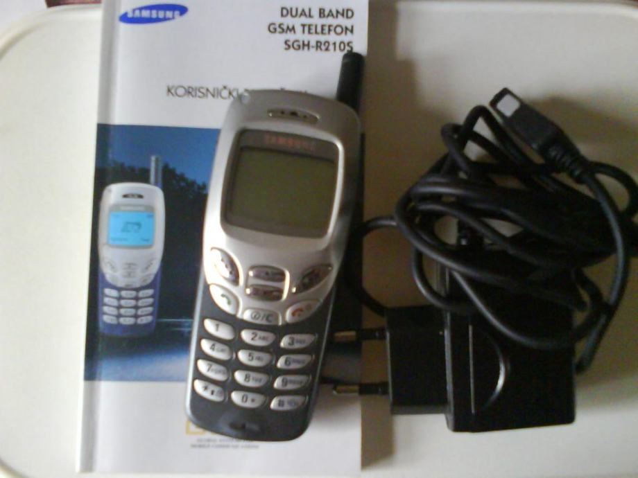 Mobitel Samsung SGH-R210S, retro model