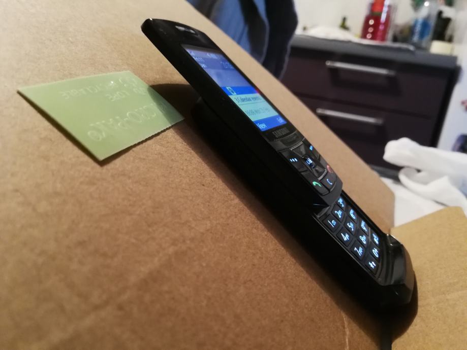 samsung-e250i-u-odli-nom-stanju-na-sve-mre-e-black-edition-kao-nov
