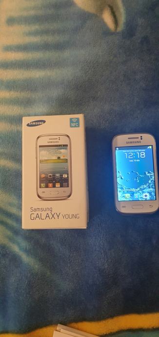 Samsung Galaxy Young, bijele boje, neoštećen.