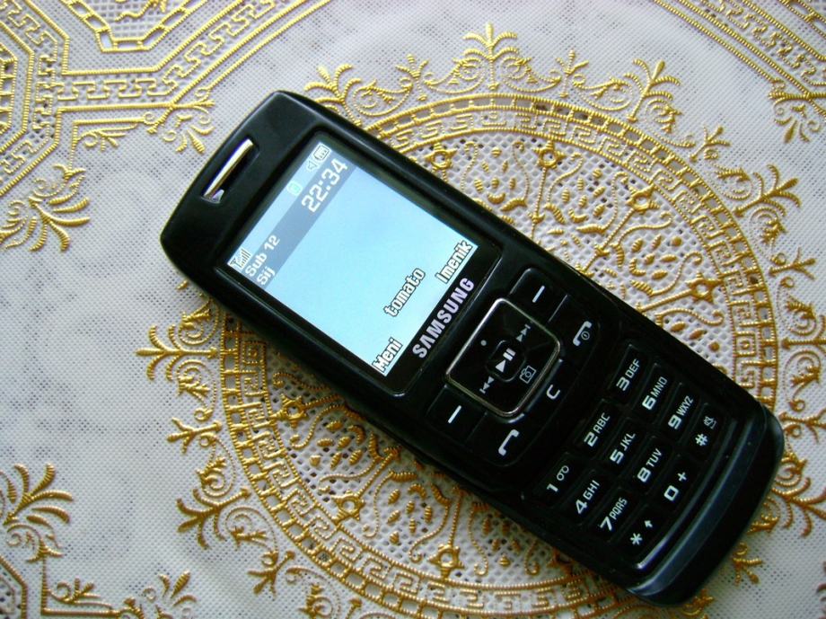 Samsung sgh-e251 očuvan kao novi