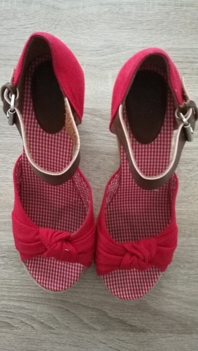 Crvene platnene sandale