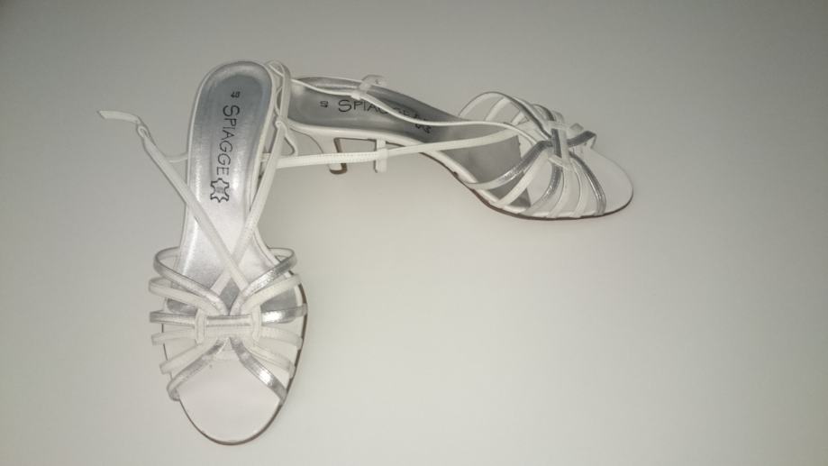 zenske bijele sandale br.40