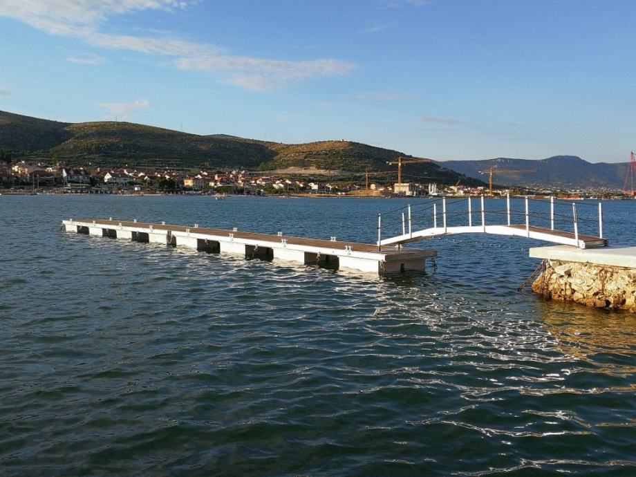ELI NI PLUTAJU I PONTON 12 00 X 2 20 M eli-ni-plutaju-i-ponton-12-00-x-2-20-m