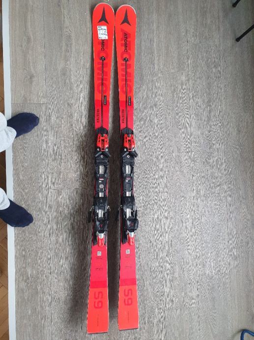 Atomic Redster S9 SERVOTEC 165cm jedna OŠTEĆENA