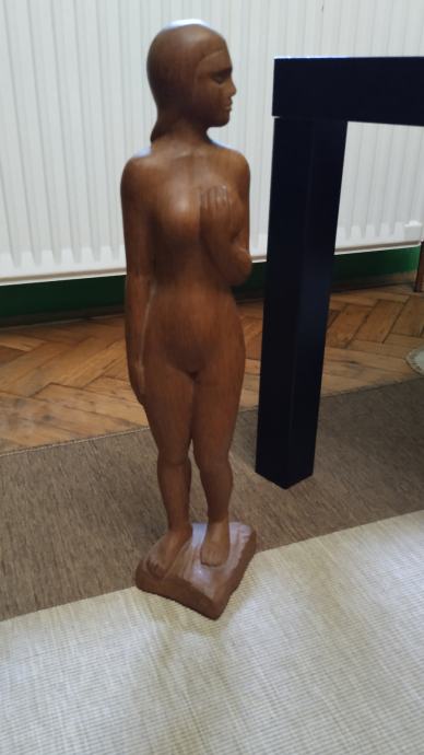 Prodajem atraktivnu drvenu skulpture djevojke visine 47 cm,povoljno