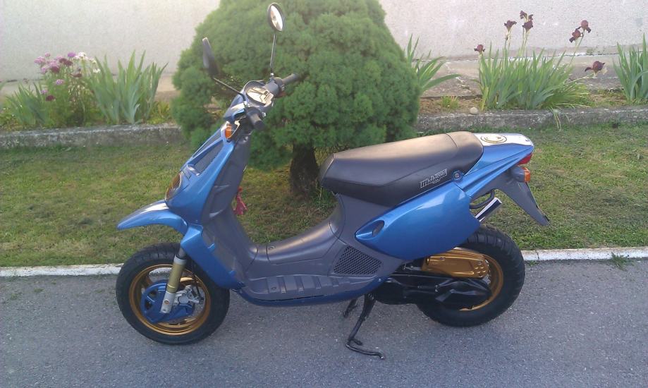 Malaguti Crosser 49 cm3 novoregistriran rezervni dijelovi i gume