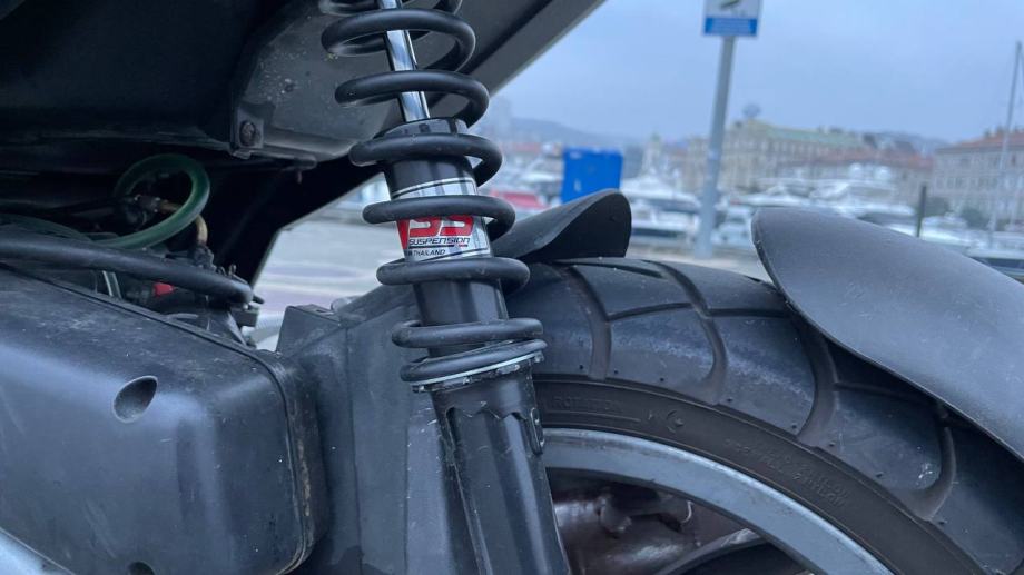 thumbnail image 2 of Carenzi Racing Motor Shaft With Full Shoulders For Piaggio NRG Power DD DT 50 - Includes SKF Bearings & Seals (Made In Italy) 2 of 3