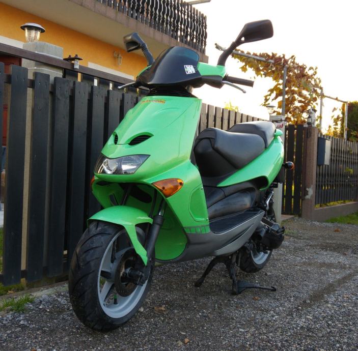 Aprilia Sr 125 MALOSSI 172, 9400 kn, 2001 god.