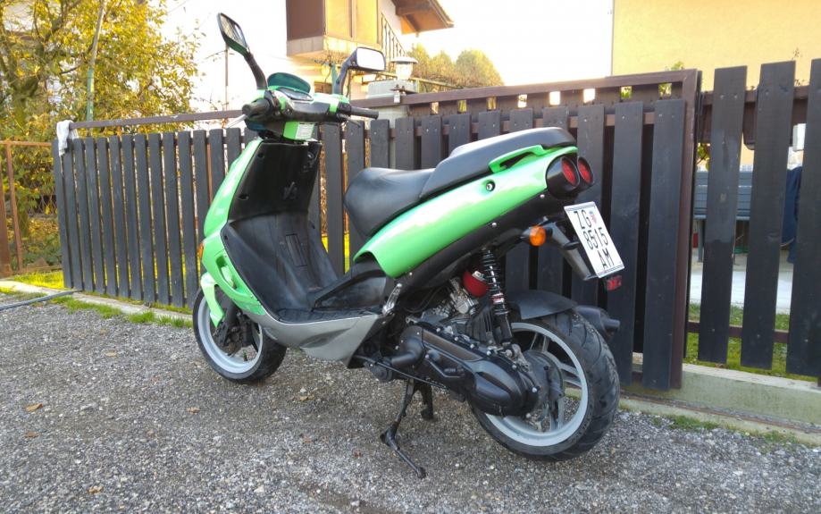 Aprilia Sr 125 MALOSSI 172, 9400 kn, 2001 god.