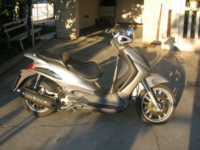 GIVI Windshield Screen For Piaggio Beverly 500 (2003-2007) – Clear, Made In Italy